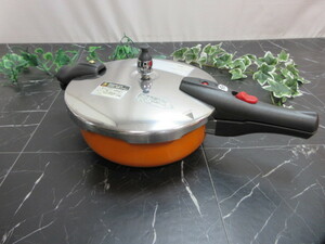 10OH7017 DOSHISHA ドウシシャ 圧力鍋　フライパン型3.0Ｌ　オレンジ　φ22ｃｍ　Ｈ9ｃｍ