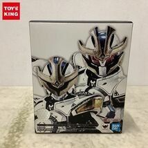 1円〜 S.H.Figuarts 真骨彫製法 仮面ライダーキバ 仮面ライダーイクサセーブモード / 仮面ライダーイクサバーストモード_画像1