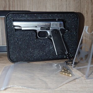 精巧1/3スケール ミニチュアモデルガン コルトM1911 ガバメント シルバー 保存BOX+スタンド+追加ダミーカート