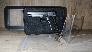 精巧1/3スケール ミニチュアモデルガン　コルトM1911 ガバメント　シルバー　　保存BOX＋スタンド＋追加ダミーカート