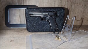 精巧1/3スケール ミニチュアモデルガン　コルトM1911 ガバメント　ガンカラー　保存BOX＋スタンド＋追加ダミーカート