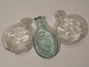 13 薬瓶 エンボス ガラス瓶 空き瓶 3点 まとめて / 戦前 レトロ 小瓶 仁丹 ガラス 容器 薬屋 古い 昔