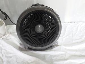 T●輸入品　Midea卓上冷暖房器具 電気ヒーター 風量調節 角度調整可　中古　【J1022W3】