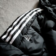 新品 正規品 adidas アディダス ダウンジャケット パーカー 三本ライン ダウン80 フェザー20 ロゴ プリント 軽量 黒 ブラック 白 M_画像3