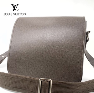 【極美品】ルイヴィトン LOUIS VUITTON タイガ アンドレイ グリズリ ショルダーバッグ メッセンジャー クロスボディ メンズ 定価約19万