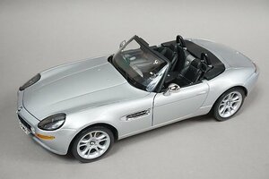 Kyosho 京商 1/18 BMW Z8 シルバー 「007 ワールド・イズ・ノット・イナフ」 ジェームズボンド 80430007667