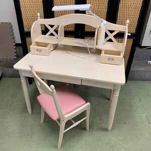 ♪【売り切り】karimokuカリモク 勉強机 女の子向け ライト付属 椅子付属 通電確認済み ブランド家具
