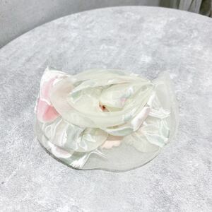 クリームカラー オーガンジー 薔薇 ローズ バラ ヴィンテージ コサージュ ブローチ