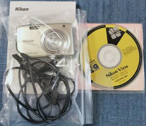 【デジカメ】ニコン Nikon COOLPIX S3100 中古品【本体、充電USBケーブル、付属CD、説明書付き】