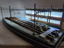 Nゲージジオラマ　鉄道関連建屋と複線の車両展示台(照明あり)_画像3