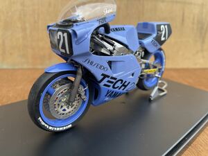 フジミ　1/12 ヤマハFZR750 テック21 完成品