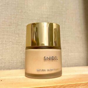 定価3960円　SNIDEL BEAUTY ナチュラルグロウ ファンデーション