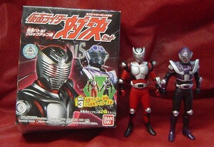 22A75-25　バンダイ　食玩　仮面ライダー　対決セット　龍騎　VS　王蛇　ソフビ　プレイヒーローVS