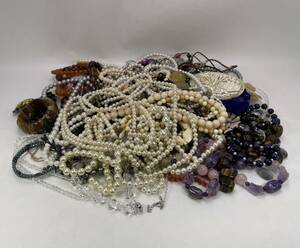 【KKB1987YK】真珠 パール調 ストーン系アクセサリ 装飾品 大量 おまとめ 総重量3㎏以上 アクセサリー ネックレス ブローチ タイピン