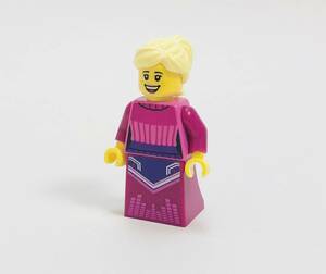 【新品未使用】レゴ　LEGO　ミニフィグ　女性　セーター