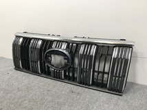 新車外し!ランドクルーザー/ランクル/プラド 150系/TRJ150W/GDJ150W/GDJ151W/GRJ150W/151W 純正 後期 フロント グリル 53111-60B20(133847)_画像3