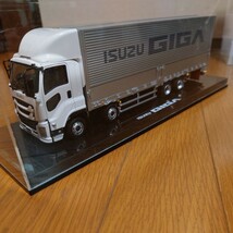 ISUZU GIGA　いすゞ　トラック　プラモデル　模型　1/43 非売品　大型_画像2