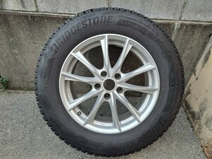 ブリヂストン　スタッドレスタイヤ　225/65R17　 2022年モデル　ハリアー装着　４本セット中古　センターキャップ欠品