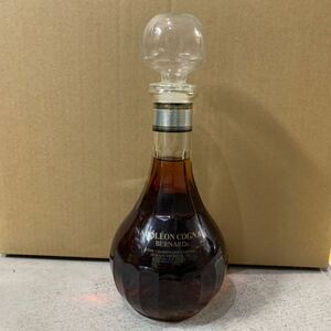 NAPOLEON COGNAC BERNARD ナポレオン コニャック バーナード 40% 500ml 陶器に傷有り。 寒い地域特有の沈殿物があります。