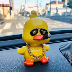 【タバコ-星】tiktokアヒル 首振り ダッシュボード飾り フィギュア 車内アクセサリー 置物