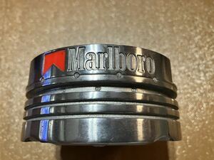 マルボロ ステンレス製灰皿 Marlboro 幅 850 高さ 380