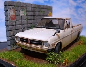 1/24 サニートラックロングボデー　草ヒロ　旧車　ジオラマ完成品ケース付き