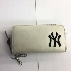 [財布] 長財布「New York Yankees：ヤンキース」白：ホワイト系 汚れあり 剥げあり 使用感あり さいふ 凹みあり