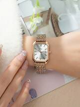 腕時計 レディース クォーツ 個の女性のシルバー & シャンパン ステンレス スチール ストラップ ファッション幾何学的な文字盤ク_画像2