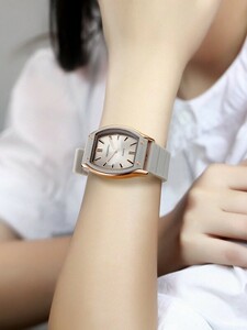 腕時計 レディース クォーツ 男性と女性、学生のためのミニマリストのファッションシリコンストラップクォーツ腕時計