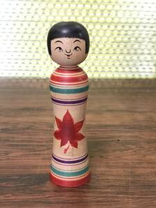 Kokeshi Doll 奥瀬陽子 作 こけし 伝統こけし 黒石市 津軽系 高さ 約15.5cm 在銘 銘有 人形 日本人形 置飾り 工芸品 民芸品 伝統工芸 C934