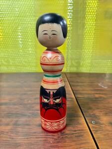 Kokeshi Doll 村元文雄 作 こけし 伝統こけし 高さ 約25cm 在銘 銘有 人形 置飾り 工芸品 民芸品 伝統工芸 S360