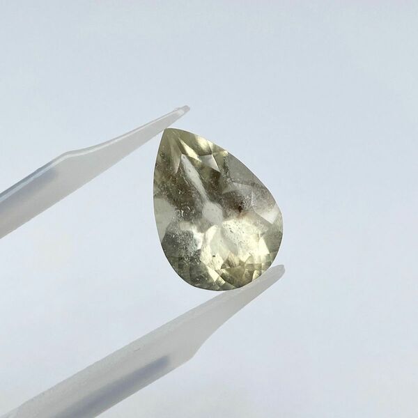 3.54ct 潜在能力を呼び起こす石　リビアングラス　ルース　天然石　粒売り