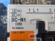 中古現状渡品 FUJI ELECTRIC 電磁開閉器 SC-N1[26] SC25BAA コイル電圧AC200～220V カバー SZ-N1J付 富士電機_画像2