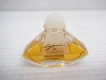 Capucci de CAPUCCI カプチ ド カプチ オーデトワレ EDT 5ml ミニ香水 ミニボトル フランス製 定形外郵便全国一律140円 B3-a_画像1