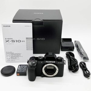 元箱付きの極上品■ FUJIFILM ミラーレスデジタルカメラ X-S10 ブラック