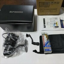 ディスプラウト SLPワークス コラボ 23リミテッド DSLT-2000SS-P スピニングリール　＃DSLT2000SS-P　23lIMITED　＃ 黒い特務機3号機_画像1