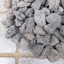 【アウトレット品】黒溶岩石 100個 (1.5〜3cmほどの大きさ)_画像3