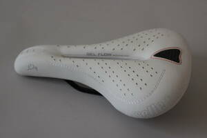 ☆送料一律８００円☆ SELLE ITALIA LADY GEL FLOW レディースモデル サドル（中古・美品）