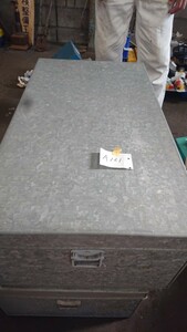 (A161) tin plate made tin plate clothes case costume box 1.