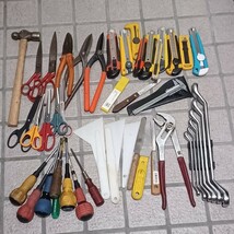 【工具】大量セット　まとめ売り　トンカチ　ハサミ　カッター　ペンチ　ドライバー　レンチ　スパナ　ハンマー　まとめて　DIY　(SK)_画像1