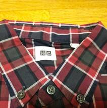 ほぼ未使用 美品 ユニクロ カジュアルシャツ ボタンダウンシャツ 赤黒チェック Lサイズ_画像3