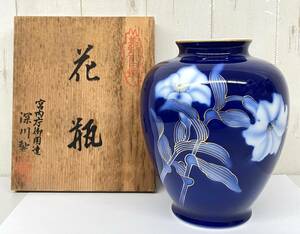 伝統工芸 工芸品 工芸美術 ＊宮内庁御用達 深川製磁 深川製 百合図 蝶紋 金彩 花瓶 花入 花生 飾壺 華道 茶道具 和室 陶器 陶芸 美術有田焼