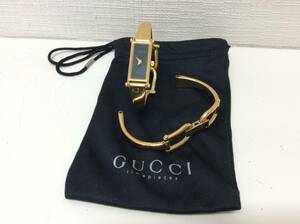 ■2300　GUCCI グッチ 腕時計 QZ 1500L 黒文字盤 GP ゴールド バングル スクエア レディース ブランド クオーツ 稼働