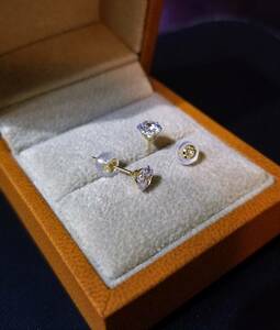 ★★宝石店お墨付き★★K18ダイヤモンドピアス1.46ct ペア高級※※☆輝きの一品☆純正18金 イエロー ゴールドピアス