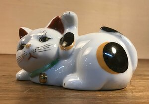 SS-2010■送料込■招き猫 猫 陶器 置物 インテリア 和風 招福 幸運 縁起物 雑貨 アンティーク レトロ 130g/くATら