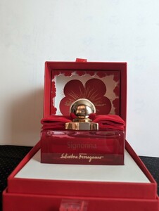 サルヴァトーレフェラガモ シニョリーナ オーデパルファム ニューイヤー エディション Salvatore Ferragamo