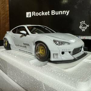 未展示品 オートアート1/18トヨタ 86 ロケットバニー メタリックホワイト