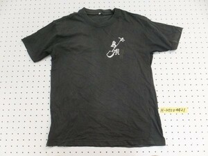 〈送料無料〉メンズ 島唄 奄美大島 三味線 プリント ご当地スーベニア 半袖Tシャツ チャコールグレー