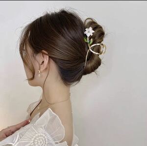 ヘアーアクセサリー 髪飾り バレッタ　お花　ゴールド髪留め　簡単まとめ髪