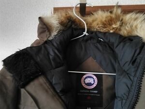 カナダグース　CANADA GOOSE ダウンジャケット　Sサイズ　カーキ　